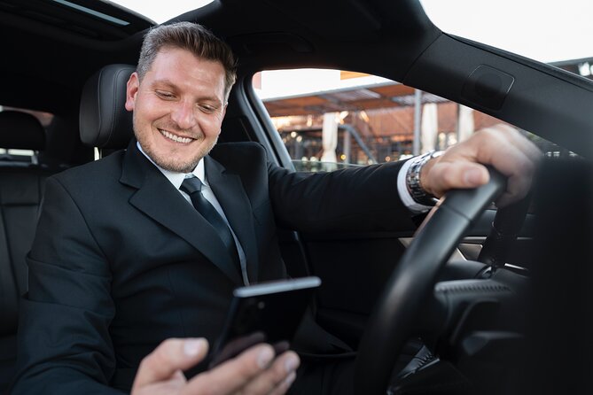 1 to 8 People Private Transfer from Dublin Airport to City Centre - Service That Can Fit Families and Larger Groups
