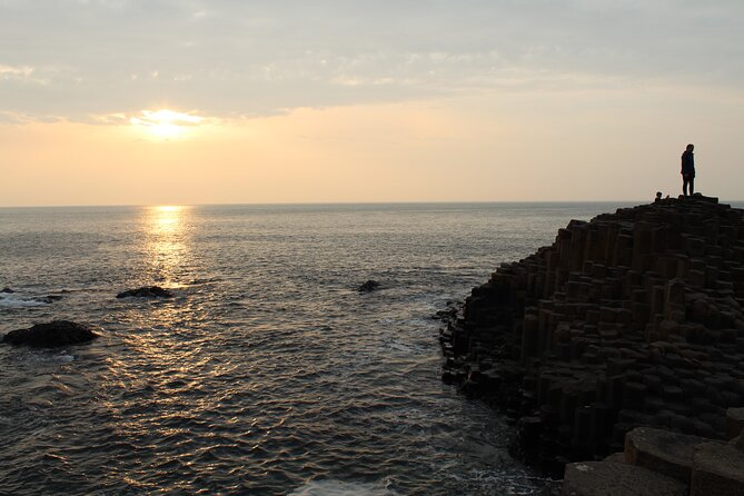 2-Day Northern Ireland Giants Causeway Private Luxury Car Tour - Giants Causeway: choosing science or legend (you can do both)