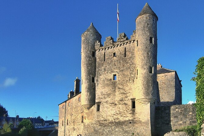 3 Day Tour County Donegal and the Wild Atlantic Way from Dublin - A 9:00 am Dublin start, with a small group and a mini-coach