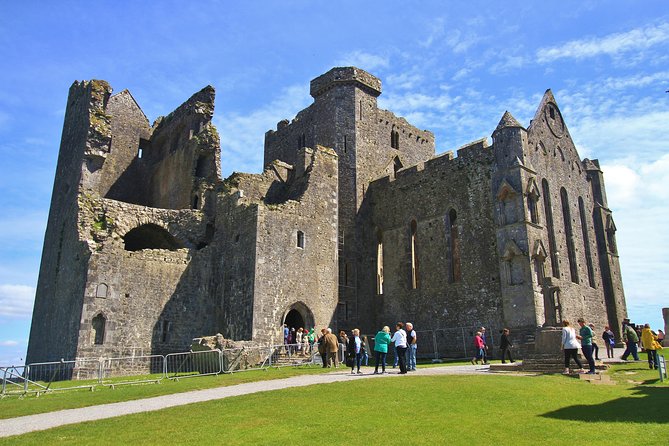 6-Day Magical Southern Explorer Small Group Tour - Day 2: Cahir Castle, Blarney Castle and Gardens, and Killarney with traditional music