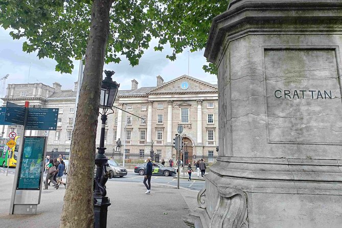 A Self-Guided Audio Tour of Dublin's Temple Bar - Pubs, music references, and the U2 connection