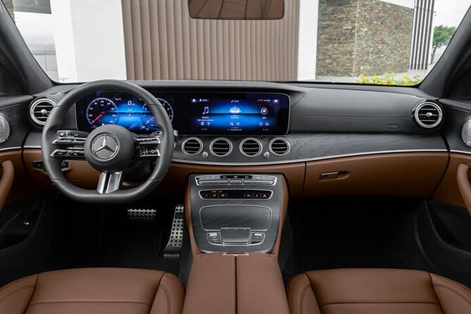 Arrival Private Transfer by Business Car from Dublin airport DUB to Dublin - The ride in a Mercedes E-Class: comfort, timing, and calm