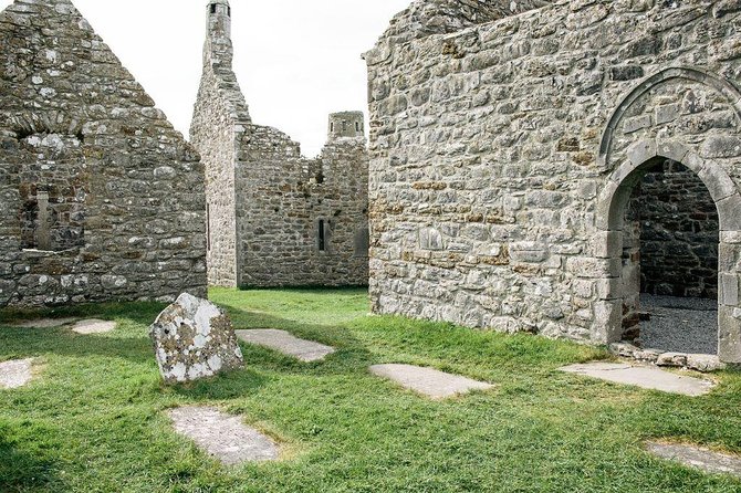 Cliffs of Moher Private Full Day Tour From Dublin - Bunratty Castle and Folk Park: history you can walk through