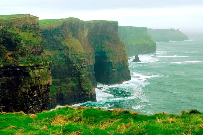Cliffs Of Moher Tour In Spanish - Dublin Pickup and the Flow of a Full-Day Coach Tour