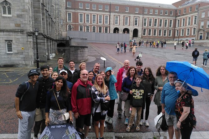 Complete tour of Dublin in Italian - Temple Bar nightlife zone, explained with context