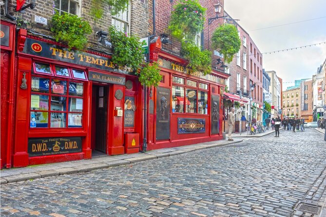 Cupid’s Trail: Romantic Puzzle Quest in Dublin - Cupid’s Trail on your phone, not on a bus