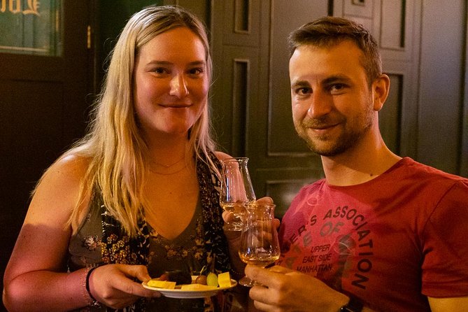 Deluxe Whiskey and Food Tasting in Dublin - The Lincoln’s Inn: aged Irish whiskey and an easy food start