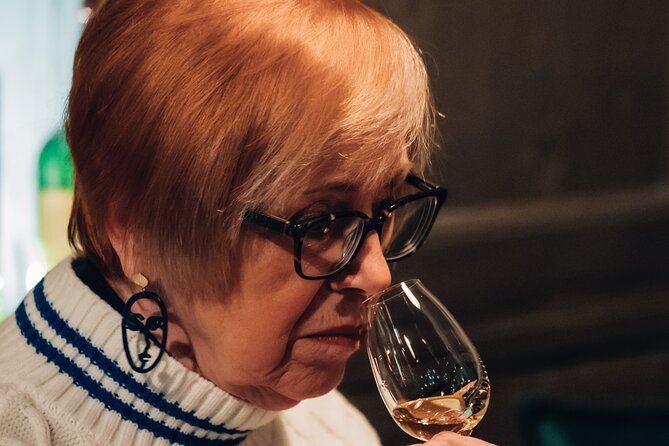 Dublin 6 Whiskey Tasting & 3 Food Pairing Walking Tour with Local - Group size, time, and how to pace your night