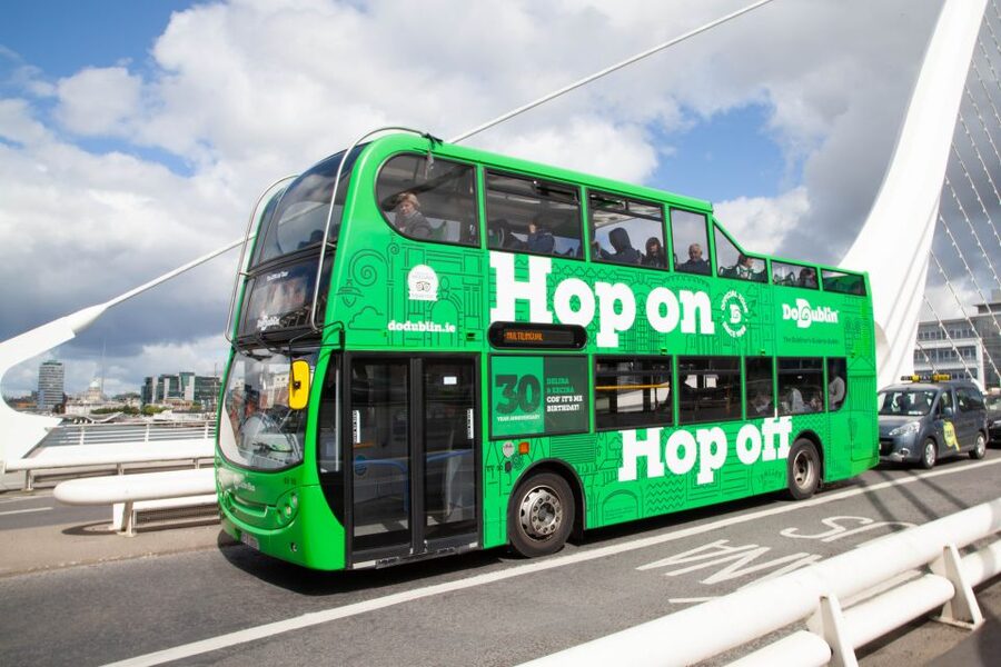 Dublin: Airport Transfer and Hop-On Hop-Off Bus Ticket - How the Live Guides Change the Whole Feeling of the Ride