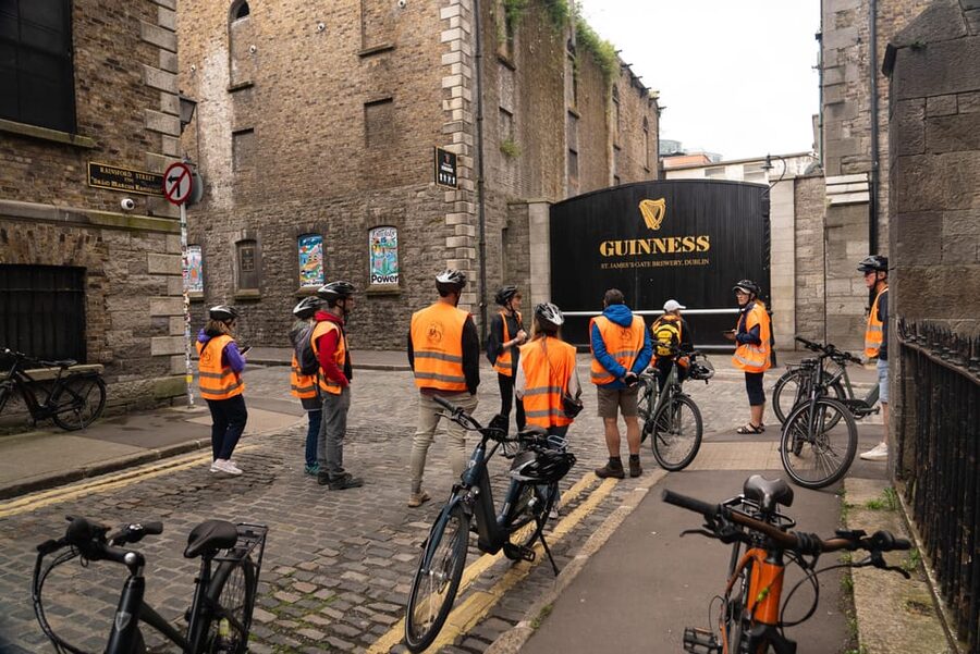 Dublin: Bike & E-Bike Tour with a Local Guide - Dublin Castle stop: the first landmark, the first orientation