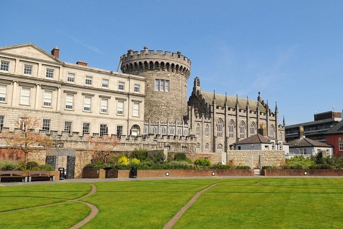 Dublin Book of Kells, Castle and Molly Malone Statue Guided Tour - Dublin Castle grounds: exterior tour with big historical stories