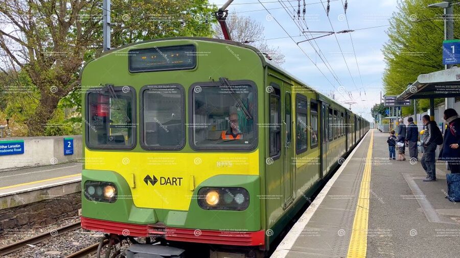 Dublin: Cruise Excursion Hop-On Hop-Off Tour & Rail Ticket - Dublin Castle, cathedrals, and Temple Bar zone: the parts you can stitch into a day plan