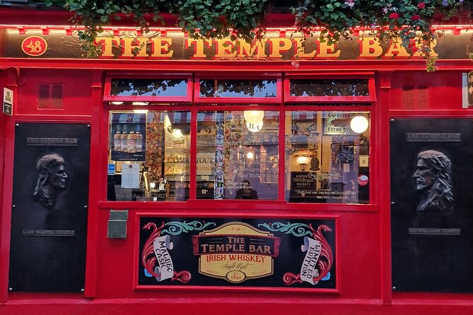 Dublin Express Private Guided Walking Tour - Molly Malone, the folklore stop that connects dots fast