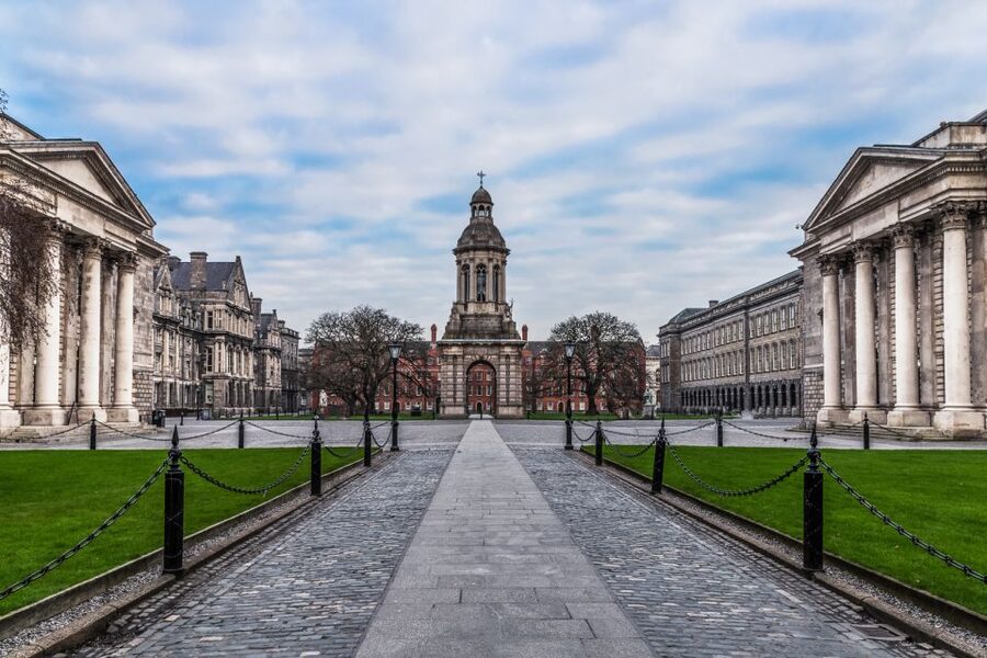 Dublin: Fast-Track Book of Kells Ticket & Dublin Castle Tour - Fast-track timing that makes the day feel lighter