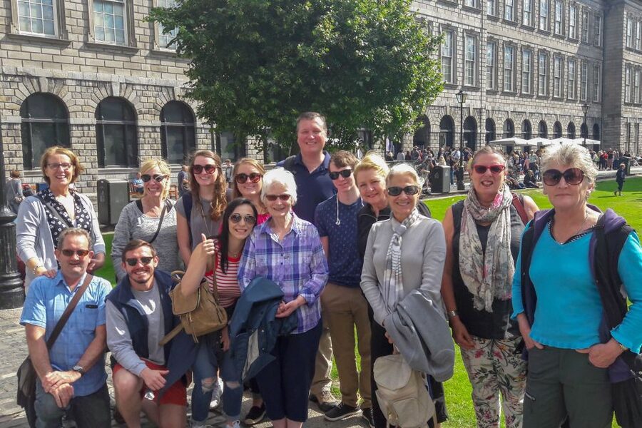 Dublin: Fast-Track Book of Kells Ticket & Dublin Castle Tour - The short walk to Molly Malone: a simple break with big Dublin energy
