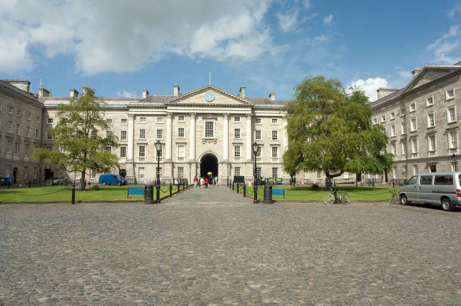 Dublin: Fast-Track Book of Kells Ticket & Dublin Castle Tour - Dublin Castle grounds: guided exterior highlights in under an hour