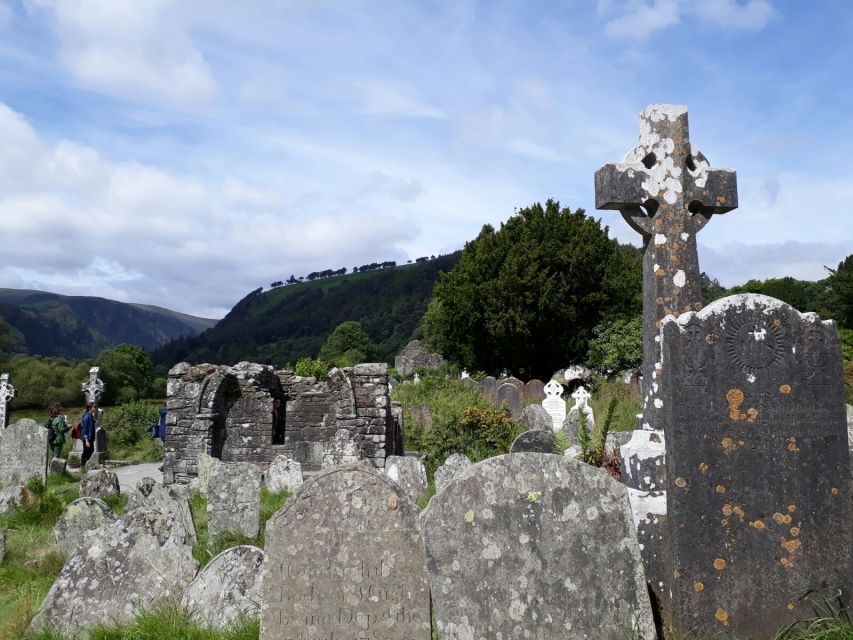 Dublin: Full-Day Wicklow Mountains Tour w/ Glendalough Visit - Powerscourt House and Gardens: the highlights you can actually spot