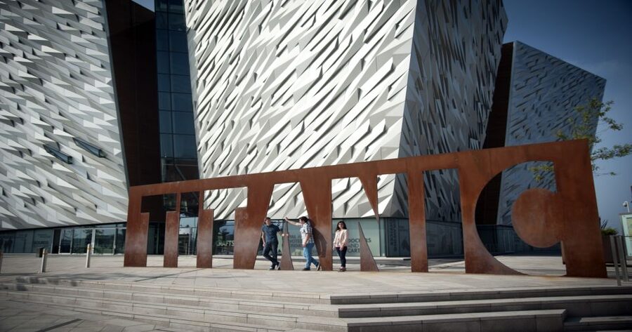 Dublin: Giant's Causeway & Belfast (Titanic or Black Taxi) - How the day starts in Dublin, and why the timing matters