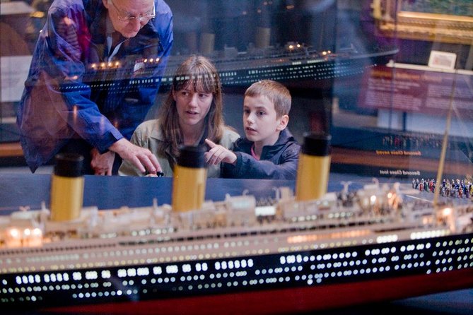 Dublin: Giant's Causeway, Dark Hedges, Dunluce and Belfast Titanic entrance fee - Belfast City Hall: a short city-centre reset before the trip back