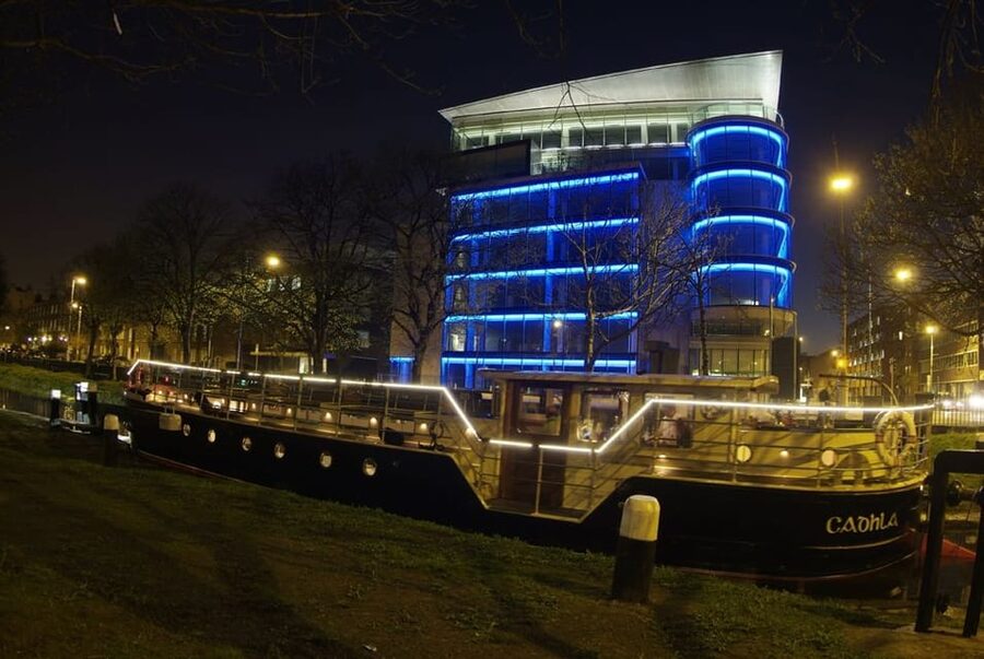 Dublin: Grand Canal Cruise with Dinner - Dinner on board: 3 courses, included drinks, and smart ordering