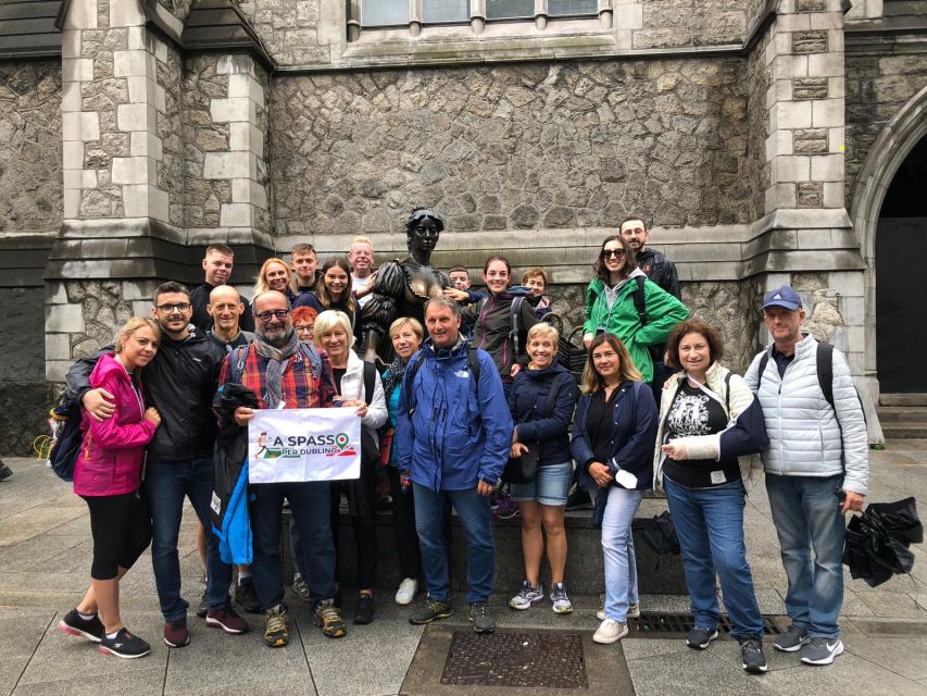 Dublin Highlights: 2.45-Hour Walking Tour in Italian - Molly Malone to Dublin Castle: legend plus power shifts