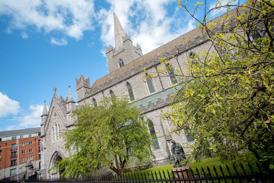 Dublin: Hop-on Hop-off Bus Tour - Temple Bar area and shopping streets: Grafton Street and City Hall vibes