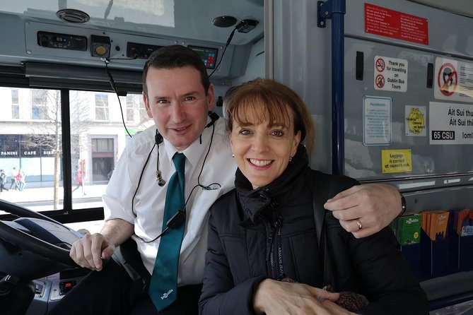 Dublin Hop-on Hop-off Bus Tour - Live Tour auf Deutsch - Dublin Castle and two cathedrals, best seen as a paired afternoon