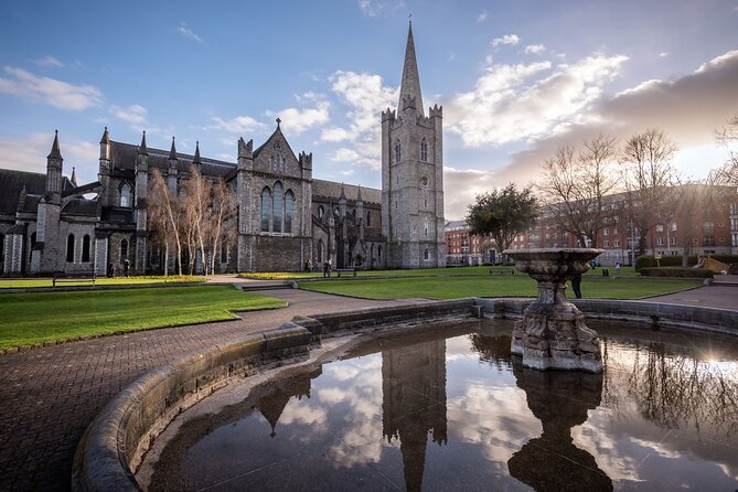 Dublin in a Day: Dublin Castle, Book of Kells, Guinness & Whiskey - Getting started at the Molly Malone Statue and setting your route