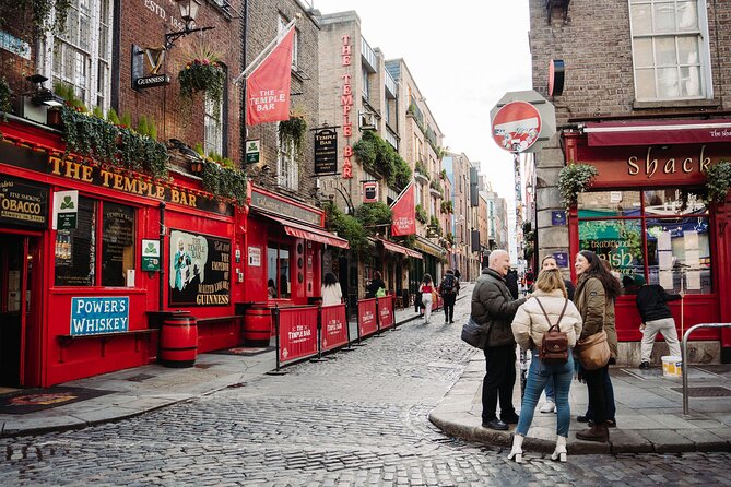 Dublin in a Day: Dublin Castle, Book of Kells, Guinness & Whiskey - The Book of Kells Experience: first access, real detail, no rushing