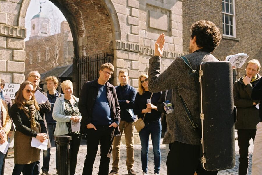 Dublin: Irish Music Walking Tour with Live Performance - Meeting Outside The Old Storehouse Pub (Green Umbrella), Then Setting Off