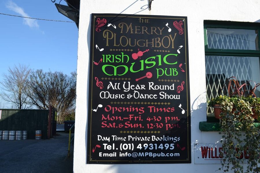 Dublin: Irish Night Show at the Merry Ploughboy Pub - Drinks: Plan to pay extra for the bar