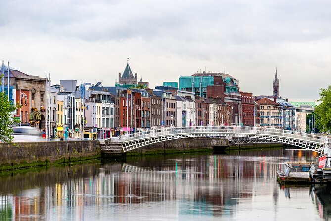 Dublin Old Town: Famous Pubs Exploration Game and Tour - Price and timing that actually fit Dublin nights