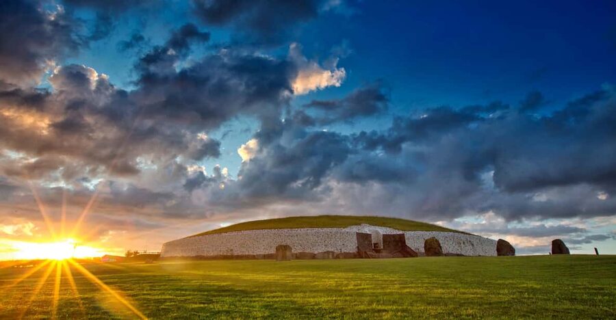 Dublin: Private Boyne Valley and Trim Castle Day Tour - The Boyne River valley and its UNESCO Neolithic context