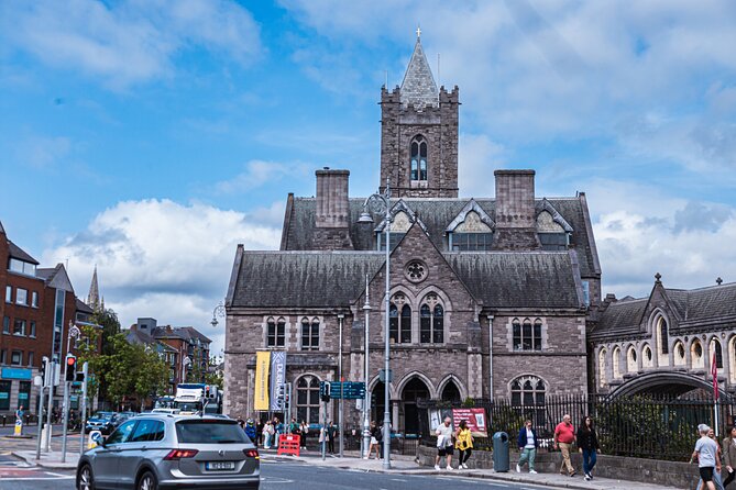 Dublin: Private Chauffeur Tour - Phoenix Park: deer-spotting time plus big-city landmarks