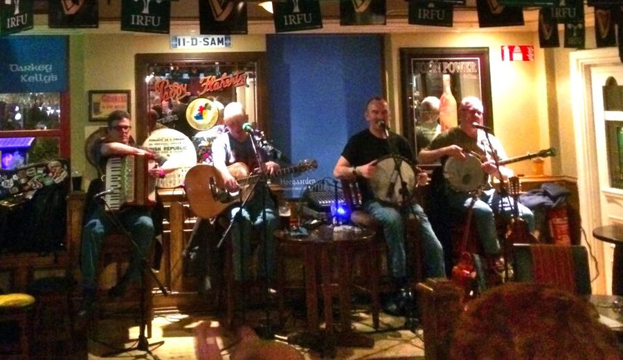 Dublin: Private Pub Tour - Traditional Irish music: when you might listen, and when you might join in