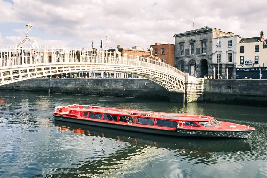 Dublin: River Liffey Sightseeing Cruise - Canals, Cromwell, Bligh, and Why the Timeline Matters