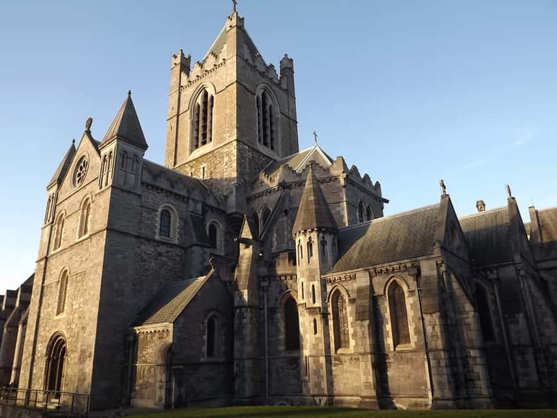 Dublin: Sightseeing Walking Tour in German - From the Viking and Medieval quarter to Dublin Castle and Christ Church