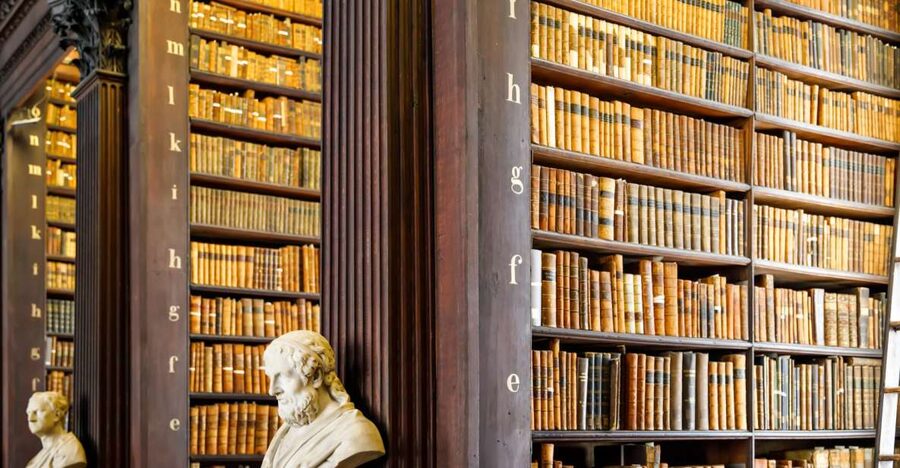 Dublin: Skip-the-line Book of Kells & Old Town Private Tour - The Book of Kells itself: 9th-century manuscript context that lands