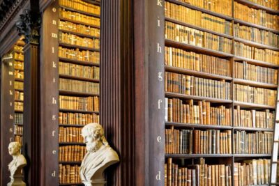 Skip-the-line Book of Kells & Old Town Private Tour