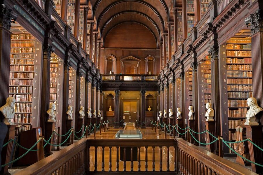Dublin: Skip-the-line Book of Kells & Old Town Private Tour - Old Town walking stops: turning Dublin center into a mini-history lesson