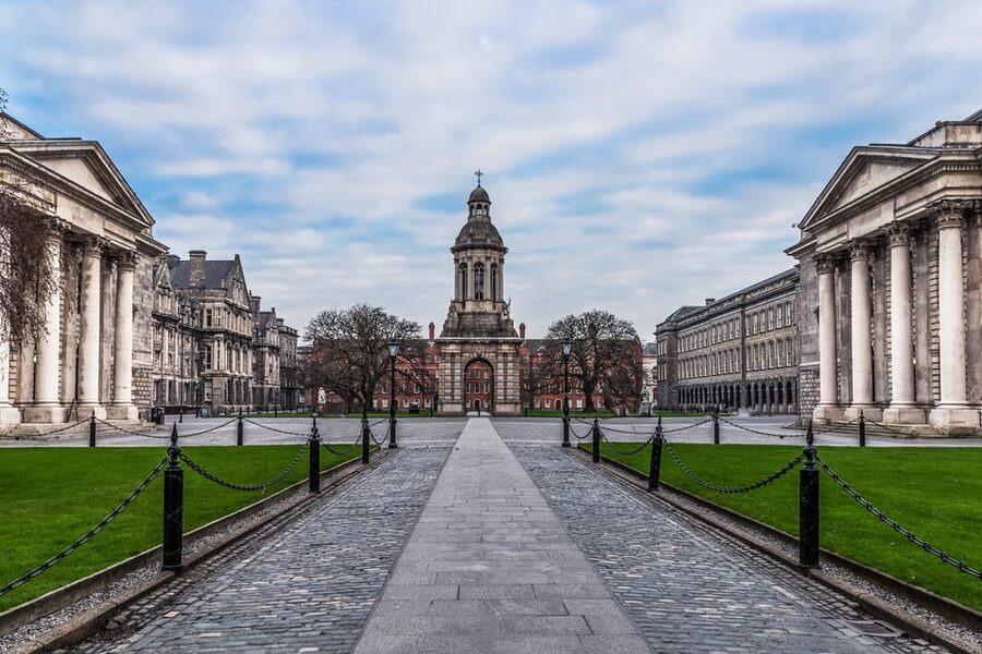 Dublin: St Patrick's, Book of Kells, and Dublin Castle Tour - Trinity College in 10 minutes: the founding story you will remember