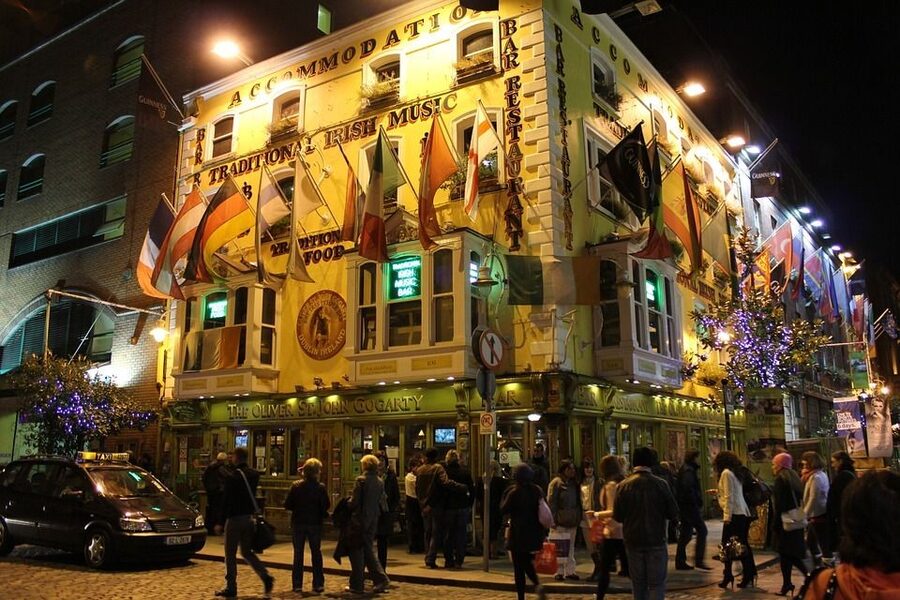Dublin Temple Bar Night Tour - The last stop and semi-industrial brewing: what to expect