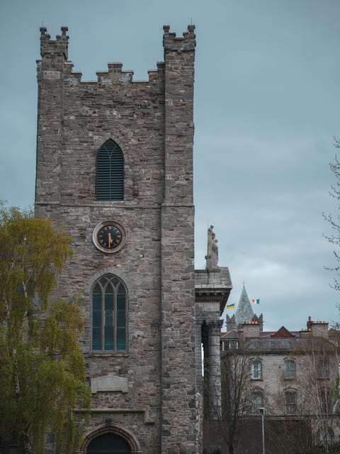 Dublin walking tour: ghosts & haunted places - Wolfe Tone Sculpture and the first surprise stop