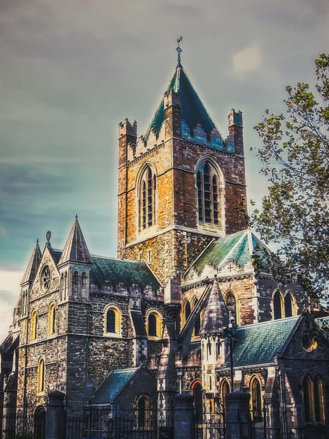 Dublin Walking Tour: Top 10 highlights - Dublin Castle: city governance without the ticket headache