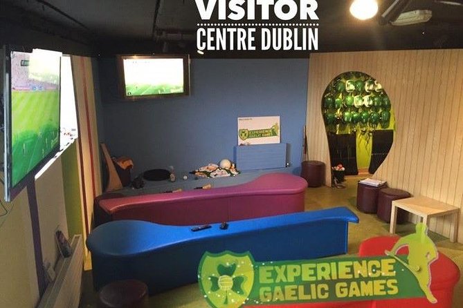 Experience Gaelic Games in Dublin - Gaelic football: learning the feel, not just the rules
