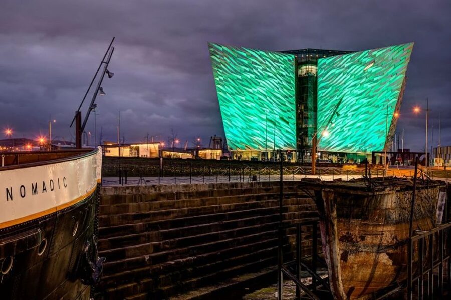 From Dublin: Belfast and Giant's Causeway: 2-Day Guided Tour - Belfast City Free Time, Plus the Black Taxi Option