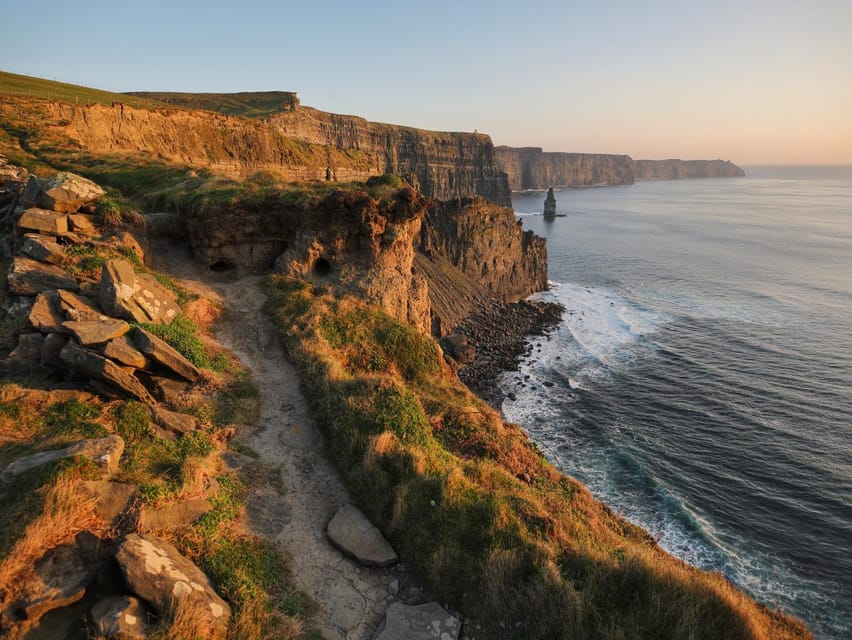 From Dublin: Cliffs of Moher, Boat Tour & Aillwee Cave - Doolin lunch stop: using your 50 minutes without stressing