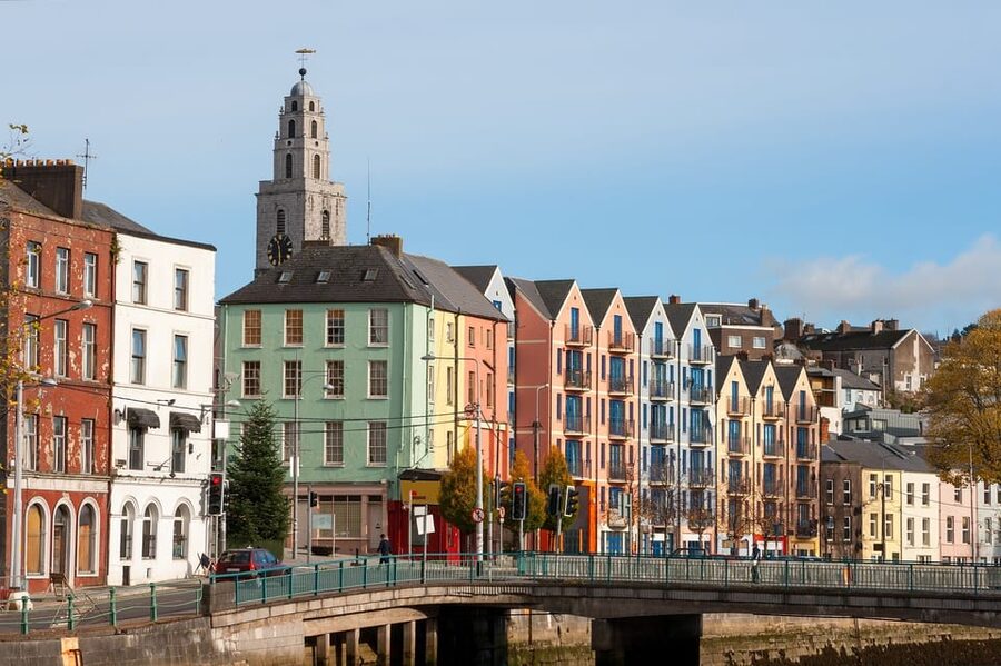 From Dublin:Cork,Cahir Castle,Rock of Cashel Tour in Spanish - Cahir Castle on the Suir River Island: What You’ll See in 2 Hours
