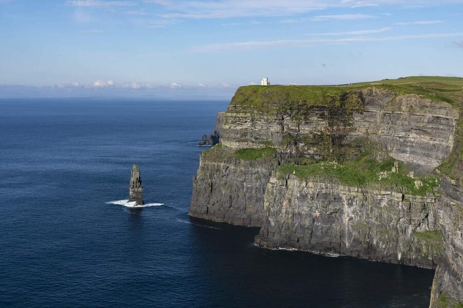 From Dublin: Galway + Cliffs of Moher Boat Cruise in Spanish - Galway at Your Pace: Latin Quarter, Eyre Square, and the Spanish Arch
