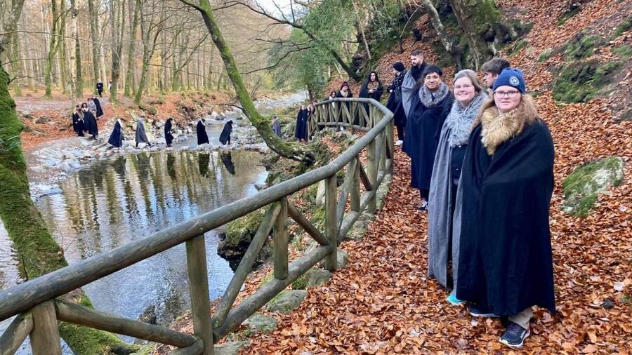 From Dublin: Game of Thrones Winterfell Locations Tour - Inch Abbey Ruins and the King in the North Moment